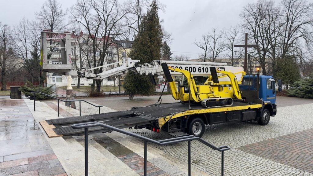 Usługa transportu podnoośników